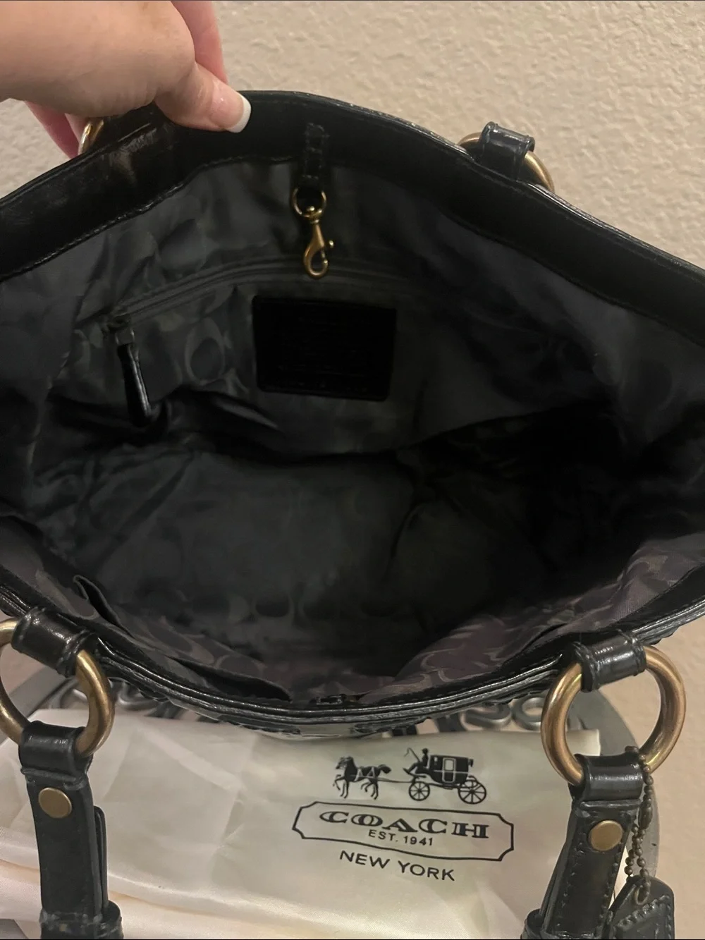COACH Black Leather Tote Bag - Classic Shoulder Handbag